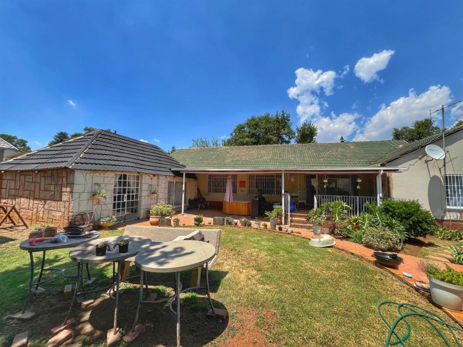 3 Bedroom Property for Sale in Brackendowns Gauteng